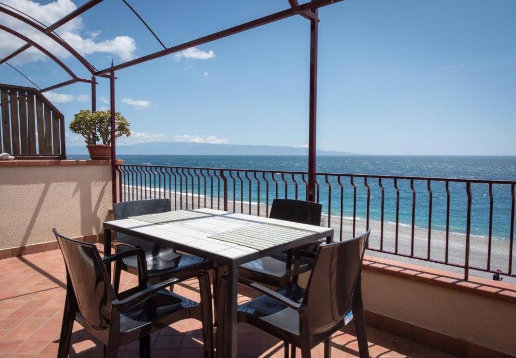 B&B La Sirena Санта-Тереза-ді-Рива Екстер'єр фото