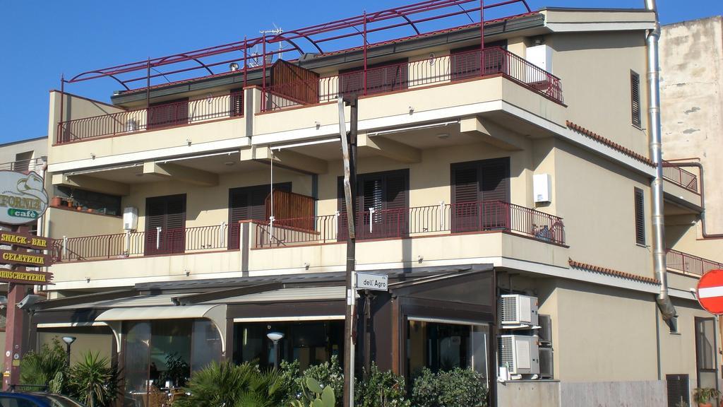 B&B La Sirena Санта-Тереза-ді-Рива Екстер'єр фото
