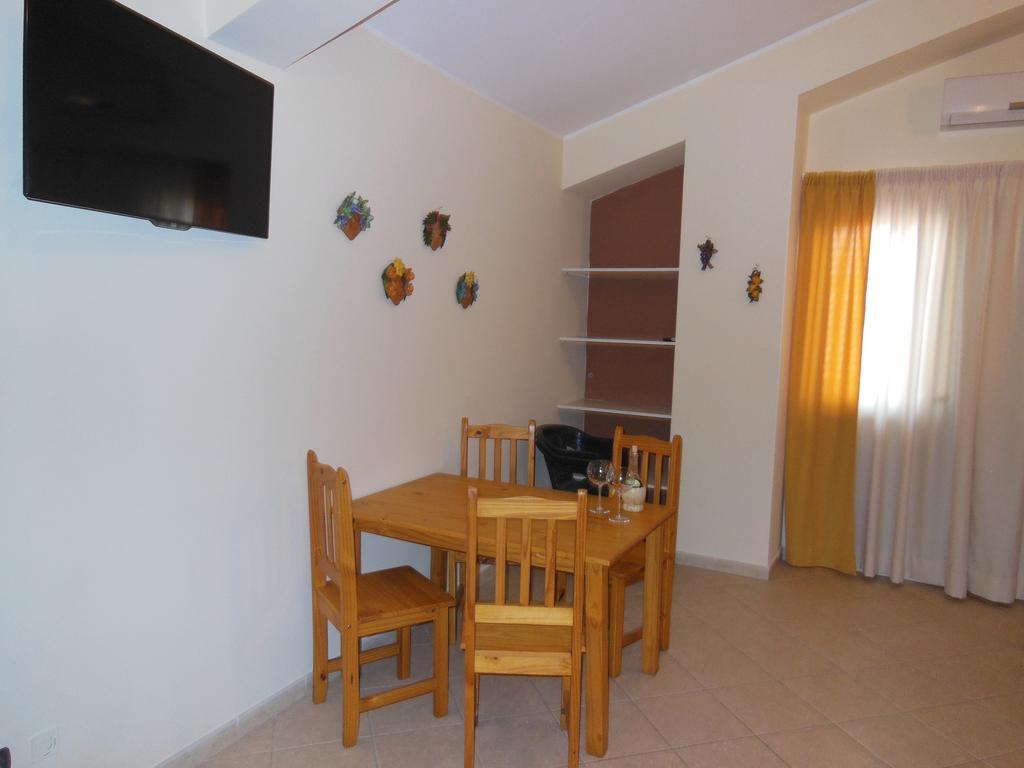 B&B La Sirena Санта-Тереза-ді-Рива Номер фото