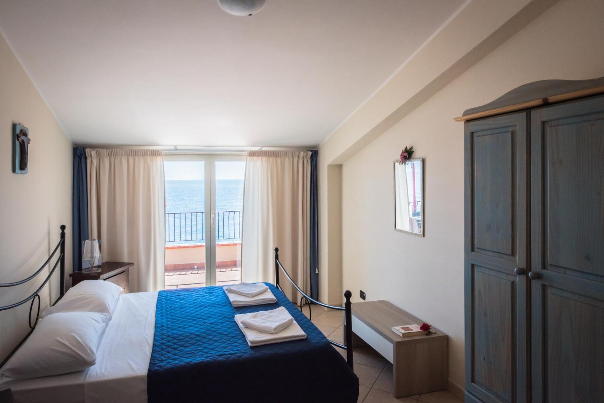 B&B La Sirena Санта-Тереза-ді-Рива Екстер'єр фото