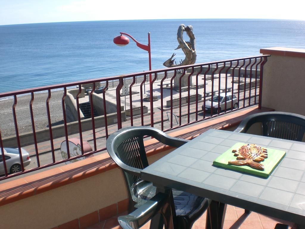 B&B La Sirena Санта-Тереза-ді-Рива Екстер'єр фото
