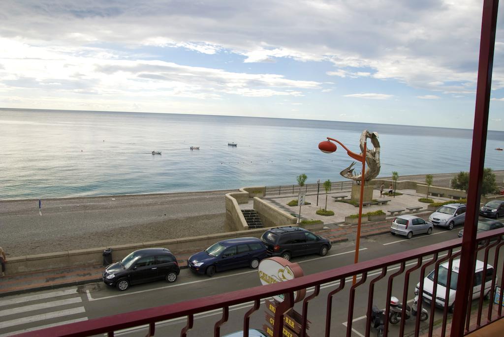 B&B La Sirena Санта-Тереза-ді-Рива Екстер'єр фото