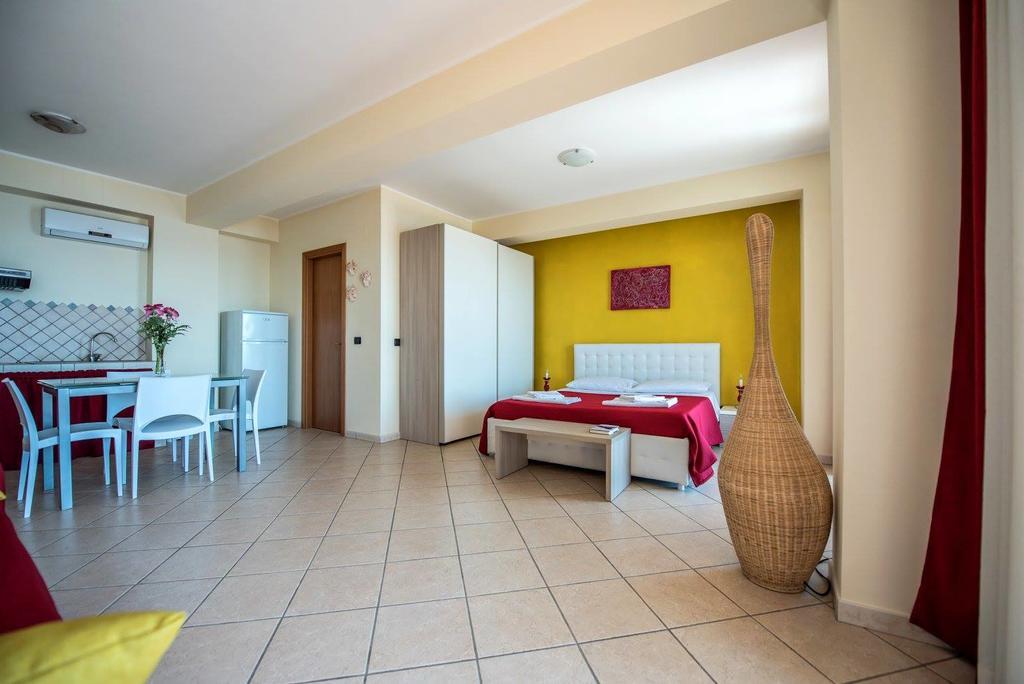 B&B La Sirena Санта-Тереза-ді-Рива Екстер'єр фото