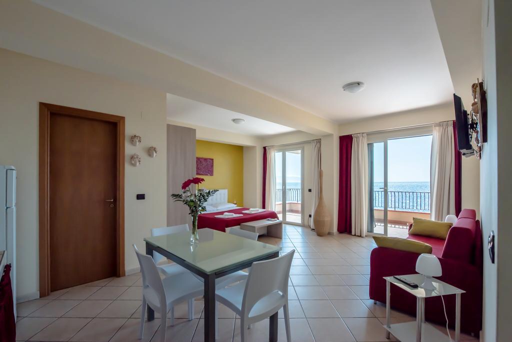 B&B La Sirena Санта-Тереза-ді-Рива Екстер'єр фото