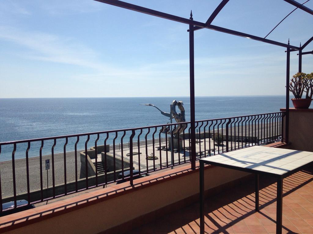 B&B La Sirena Санта-Тереза-ді-Рива Екстер'єр фото