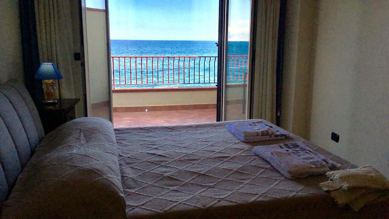 B&B La Sirena Санта-Тереза-ді-Рива Екстер'єр фото