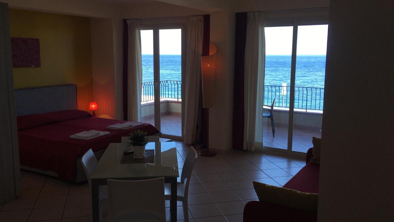 B&B La Sirena Санта-Тереза-ді-Рива Екстер'єр фото